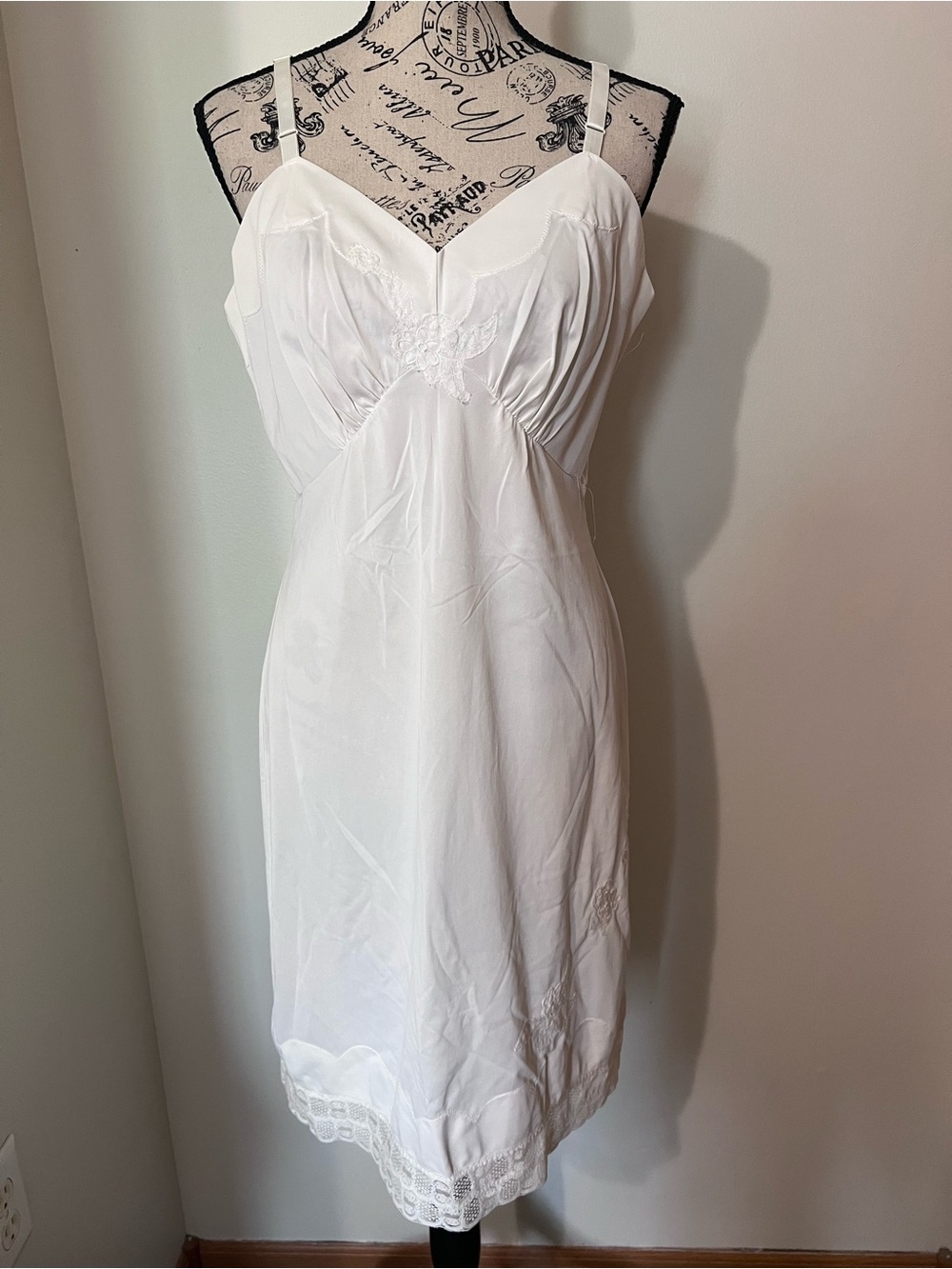 VTG Ivory White Full Slip Dress Floral Lace Embroidered Scallop Medium